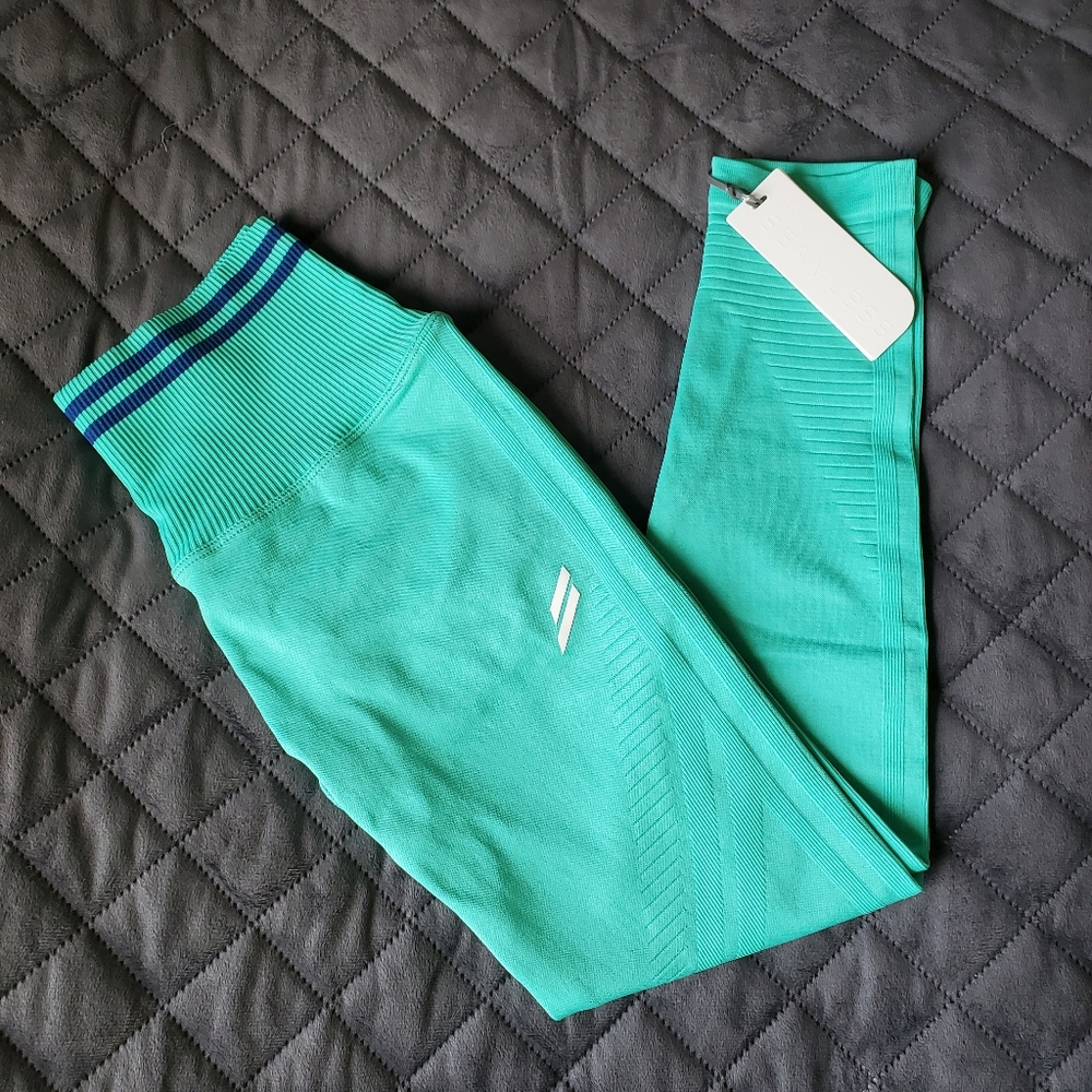 SOLD OVER Ⓜ️ - DYE SCRUNCH SEAMLESS LEGGINGS